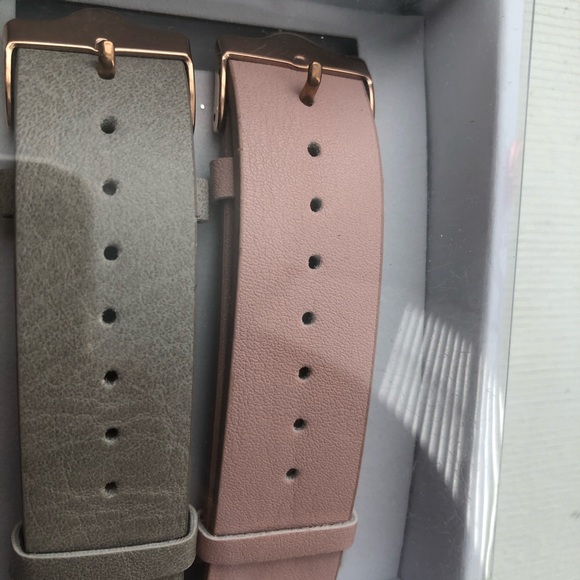 ALDO Watch - COMES W/ 4 WRIST BANDS - Picture 3 of 5